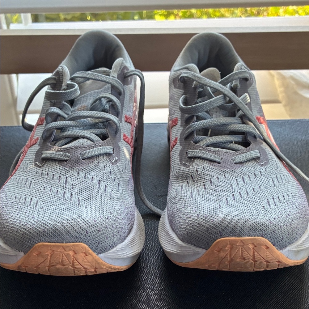 Asics Women's Light Gray and Coral Lace-Up Running Sneakers size 7 excellent - Picture 2 of 8